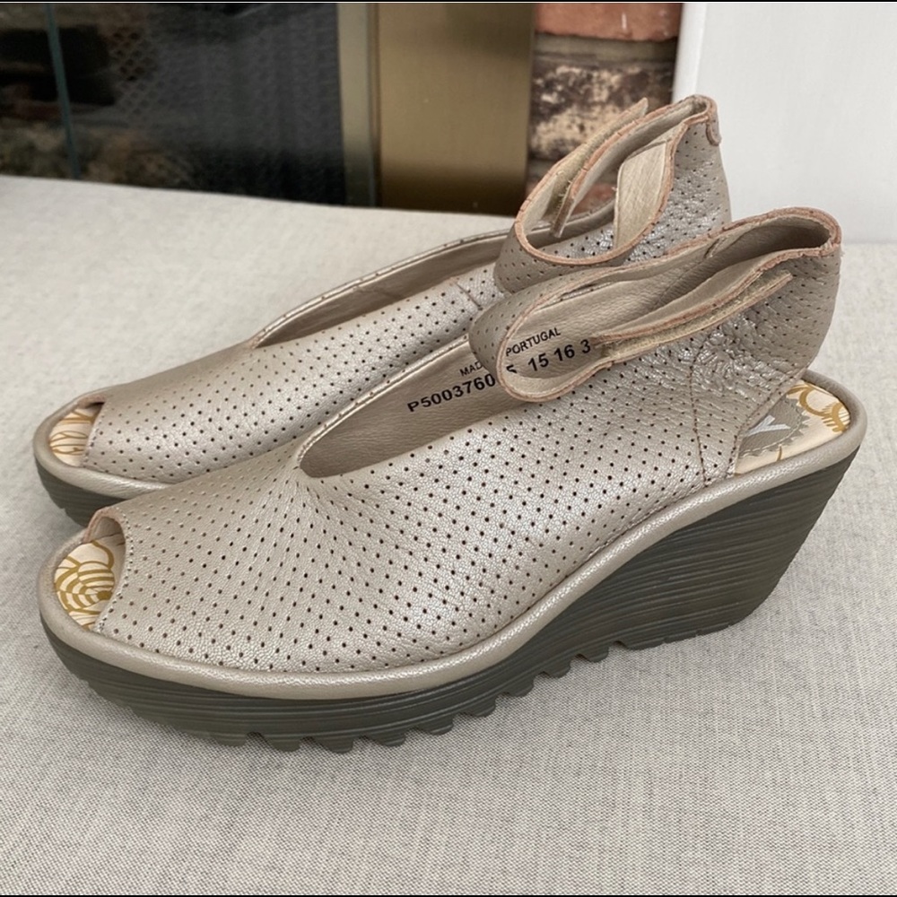 NEW Fly London 38 Ayala Silver Borgogna Ankle-Strap Perforated Leather Sandal